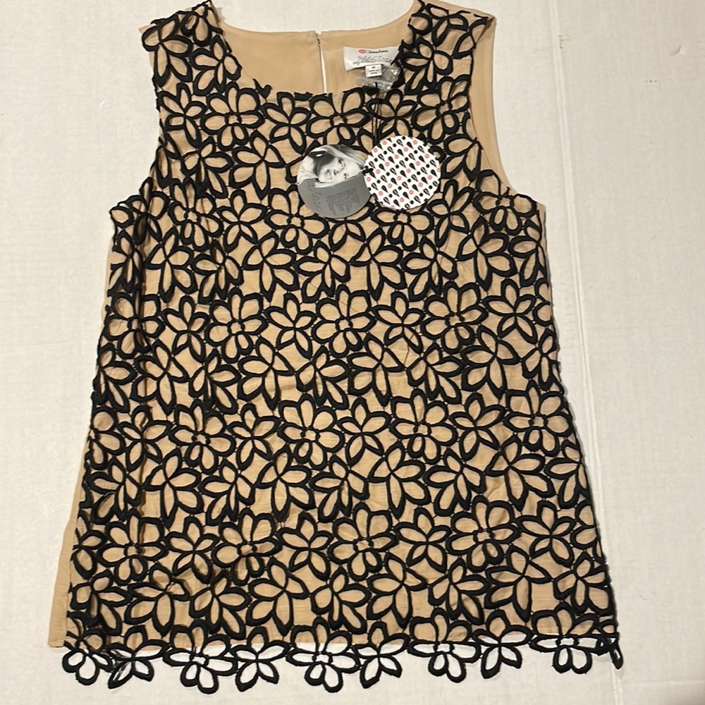 NWT Nieman Marcus Lelarose Guipure lace top
